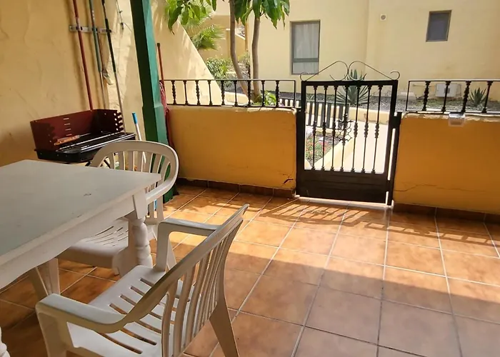 아파트 Giardino E Terrazza, Accogliente E Funzionale, Wi-fi, Piscina Condivisa