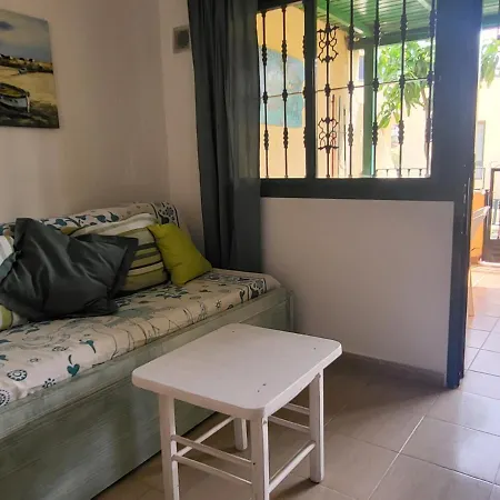 Apartament Giardino E Terrazza, Accogliente E Funzionale, Wi-fi, Piscina Condivisa